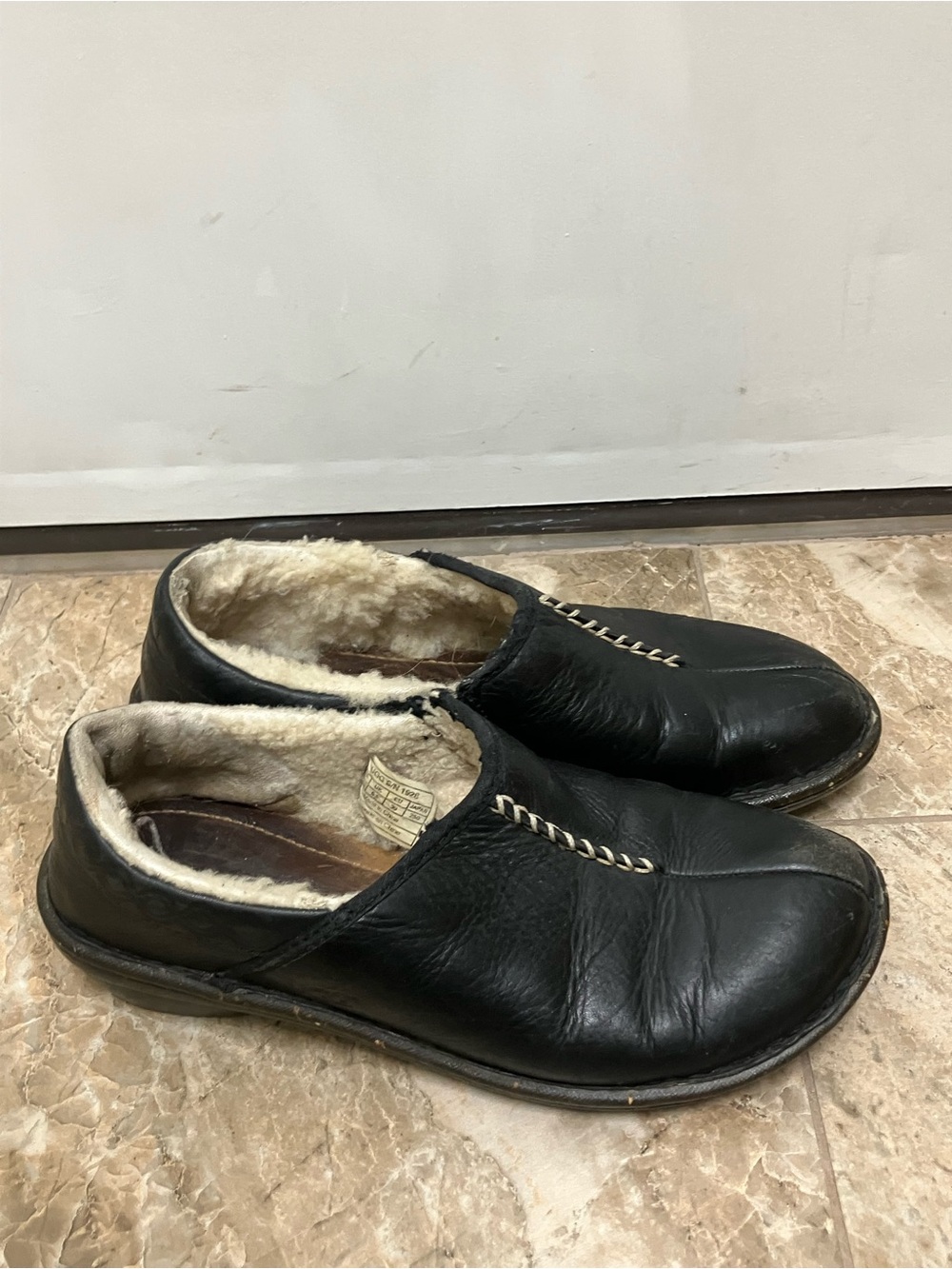 UGG Bettey Leather Slip On Clogs Mules Shoes 8